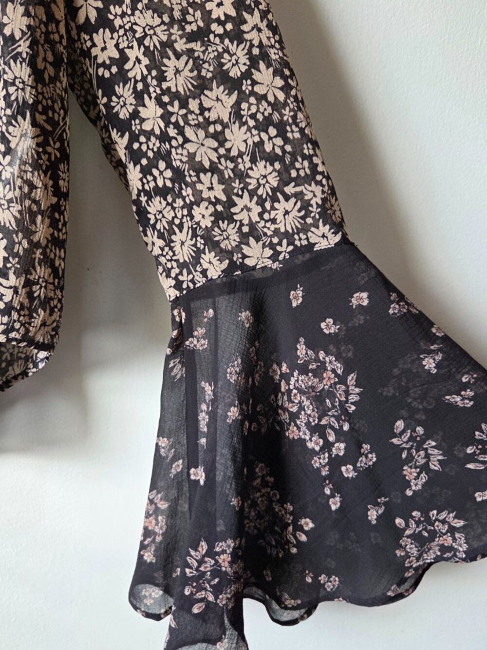 EUC FREE PEOPLE DITSY FLORAL ROMANTIC BOHO TOP SIZE XS - Picture 8 of 15